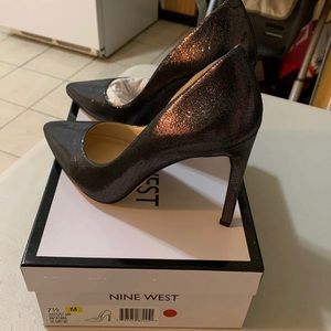 NW Tatiana dark grey metallic pump